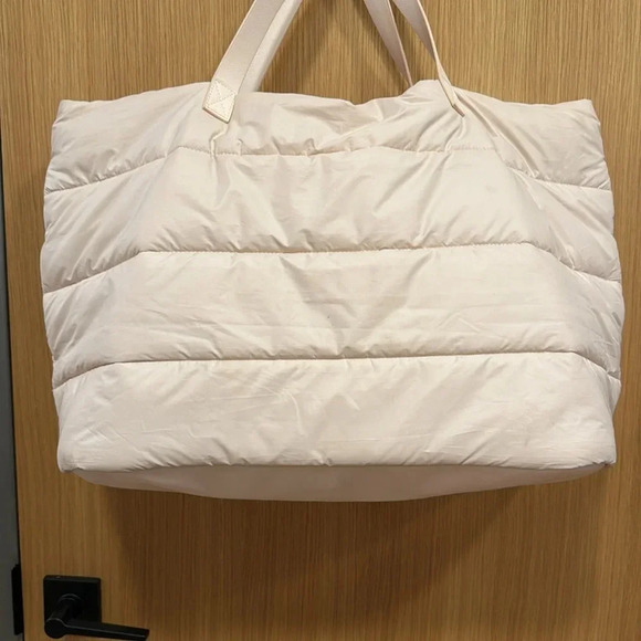 RARE BEAUTY PUFFY WEEKENDER TOTE BAG - Picture 5 of 12